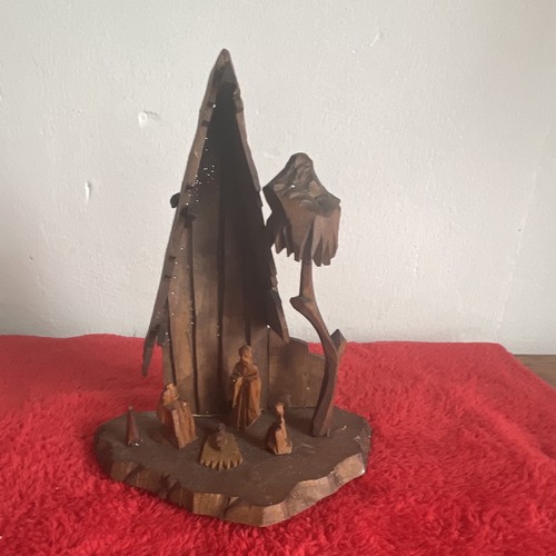 Weihnachtskrippe aus holz - aus,