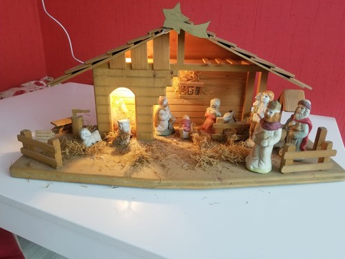 Weihnachtskrippe aus holz mit - holz,