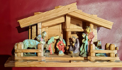 Weihnachtskrippe aus holz mit - aus,