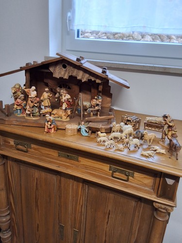 Weihnachtskrippe mit figuren - mit,