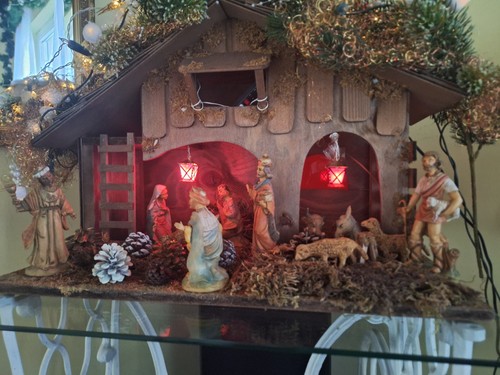 Weihnachtskrippe mit figuren - mit,